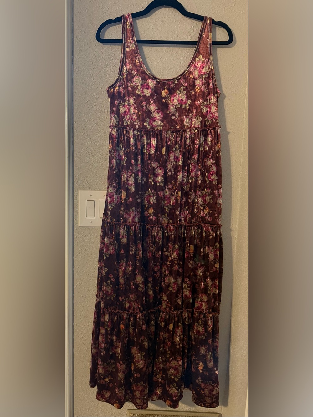 NATURAL LIFE KARLIE VELVET
MAXI DRESS - Picture 4 of 7